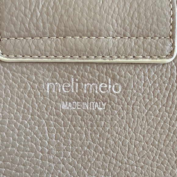 Crossbody Bag- Adjustable strap - Picture 5 of 8